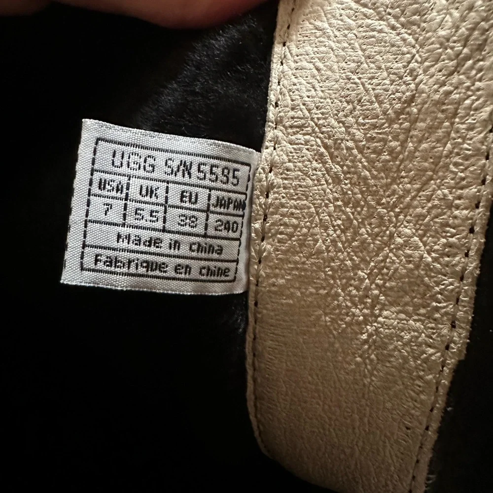 UGG TALL WEDGE BOOT - WITH BOX & BAG - Picture 3 of 6